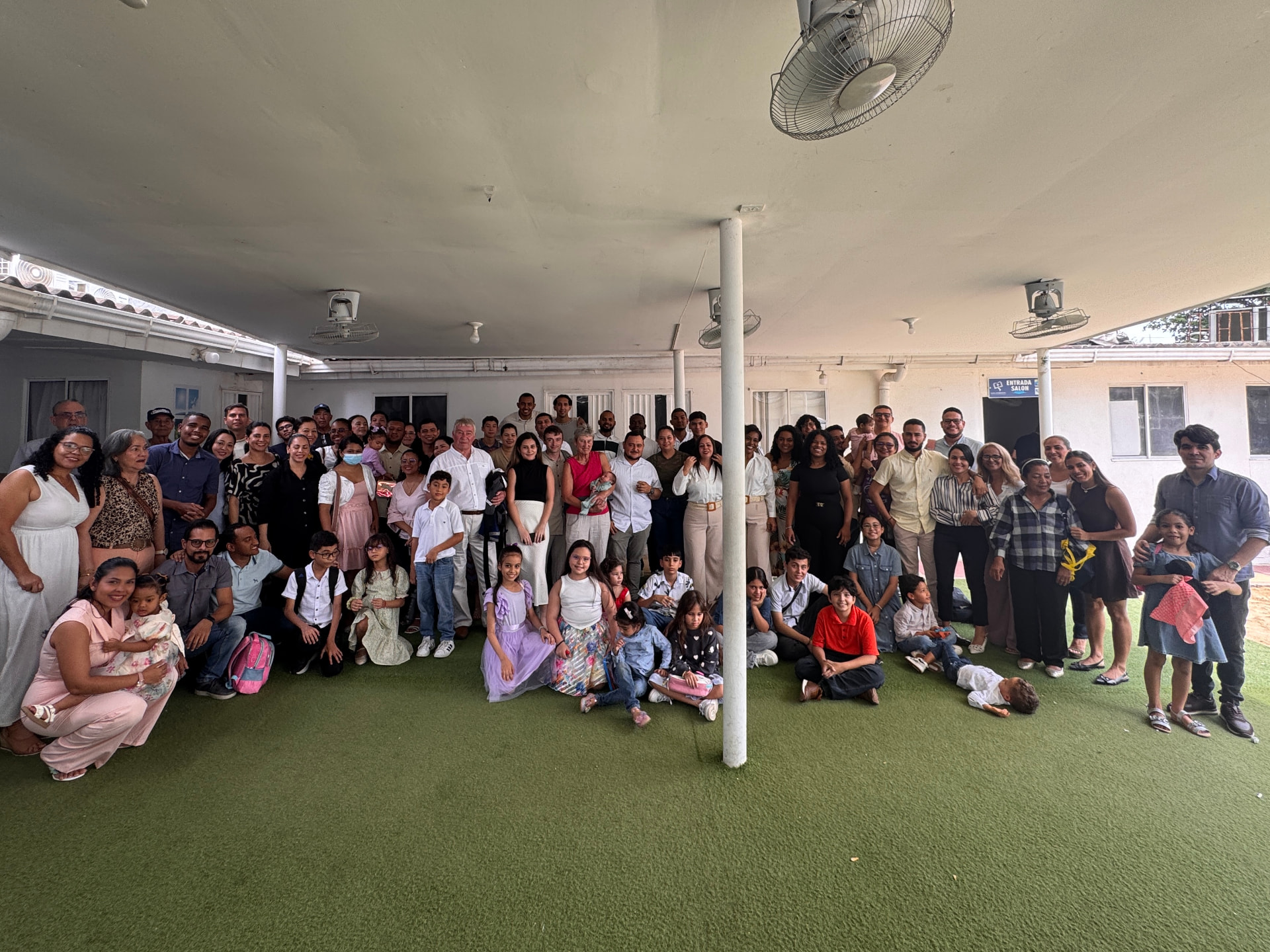 Foto de la congregación de la Iglesia Bautista Reformada Sublime Gracia